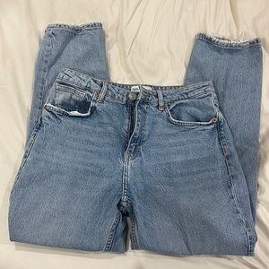 Zara Straight leg jeans! Size 8